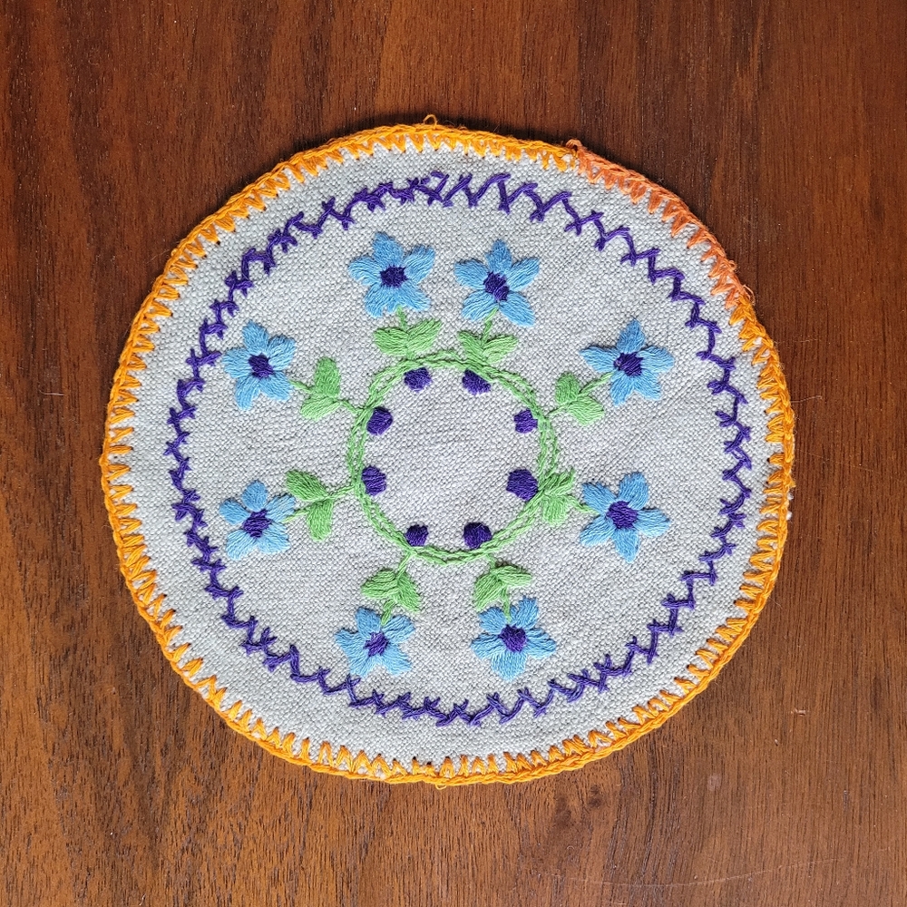 Colourful Embroidered Trivet/Coasters Set - Picture 11 of 15